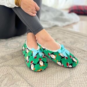 Nwt Christmas Penguins Slipper Socks